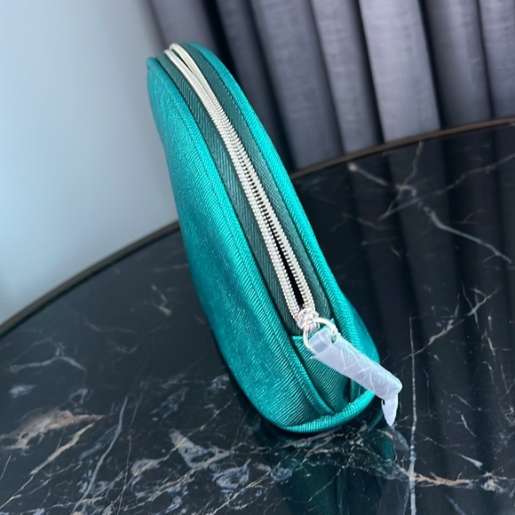 NEW La Mer Skincare Teal Green Shiny Makeup Bag or Cosmetics Case - Picture 2 of 5